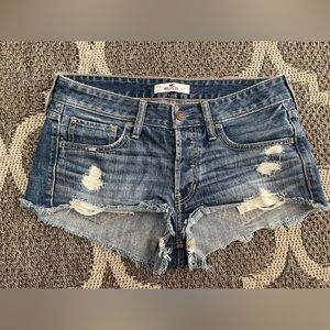 Hollister Medium Wash Jean Shorts (Size 5, w27)
